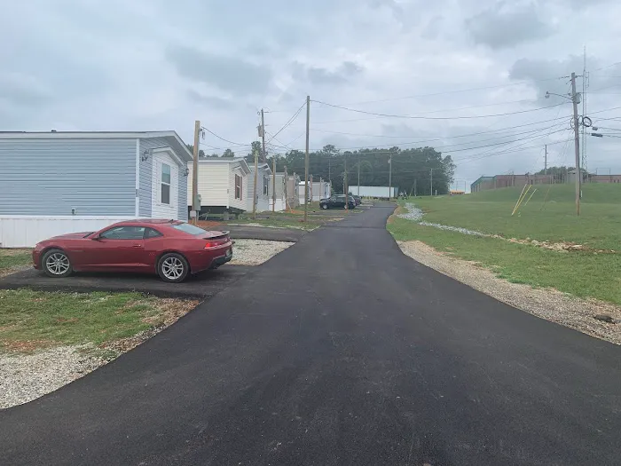 Three Oaks Mobile Home Park Picture 2