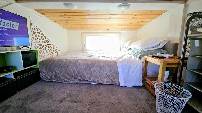 R & R's Modern Retreat Picture 2
