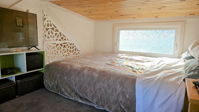 R & R's Modern Retreat Picture 4