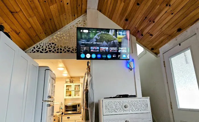 R & R's Modern Retreat Picture 5