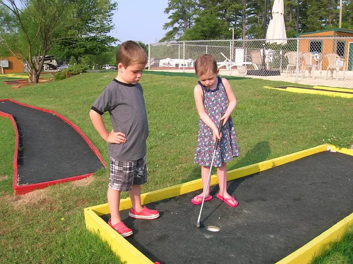 Spacious Skies Campgrounds - Peach Haven Picture 7