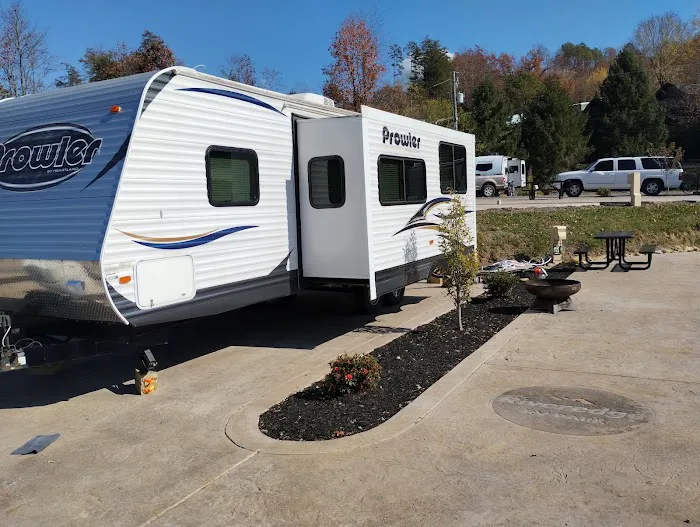 Riveredge RV Park and Log Cabin Rentals Picture 4