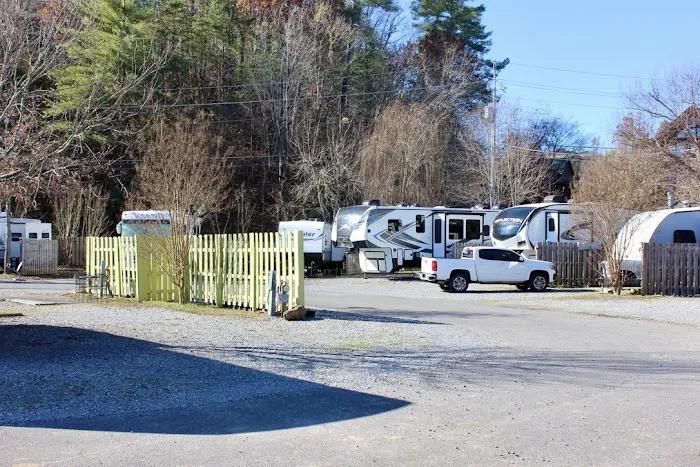 Holy Smokies RV Park & Glamping Picture 2