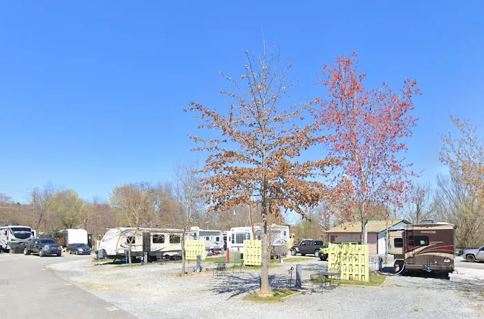 Holy Smokies RV Park & Glamping Picture 8