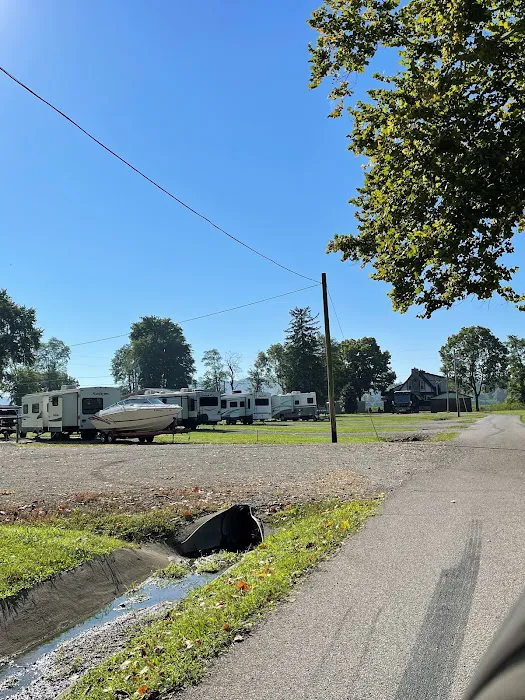Rollin On The River RV Park Picture 8