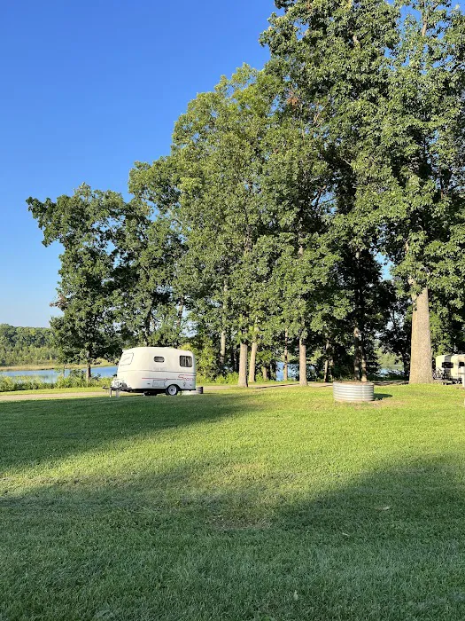 Proud Lake Rec Area - Modern Campground Picture 6