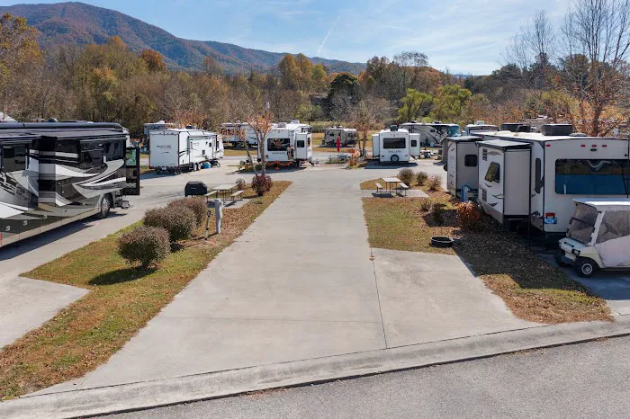 Cove Creek RV Resort Picture 3