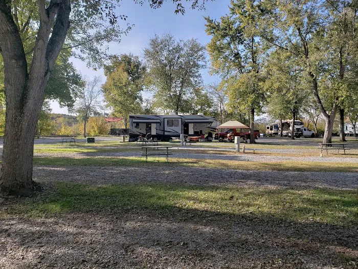 Ripplin Waters RV Park Picture 3