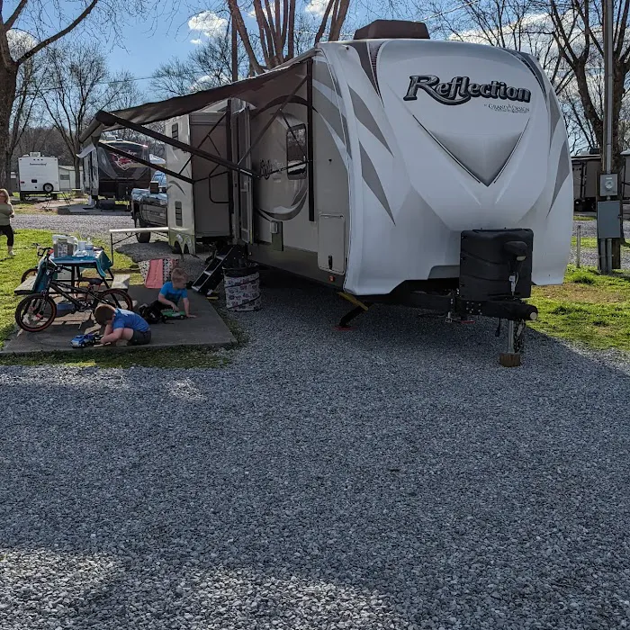 Riverside RV Park & Resort Picture 9
