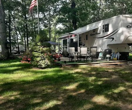 Twin Pine Campground & Canoe
