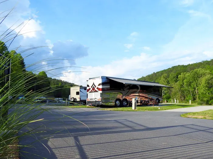 Valley River RV Resort Picture 8