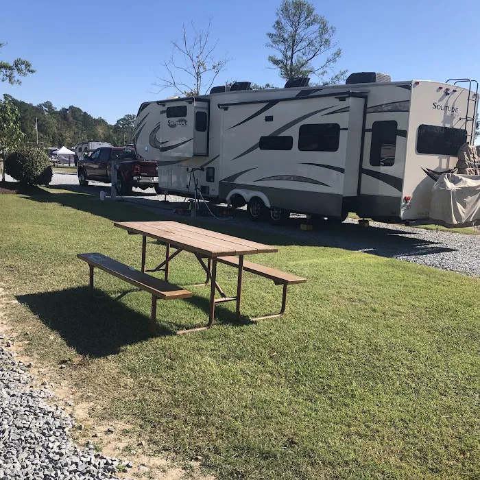 Raleigh Oaks RV Resort & Cottages Picture 1