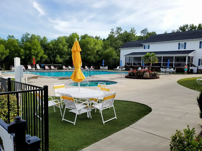 Raleigh Oaks RV Resort & Cottages Picture 3