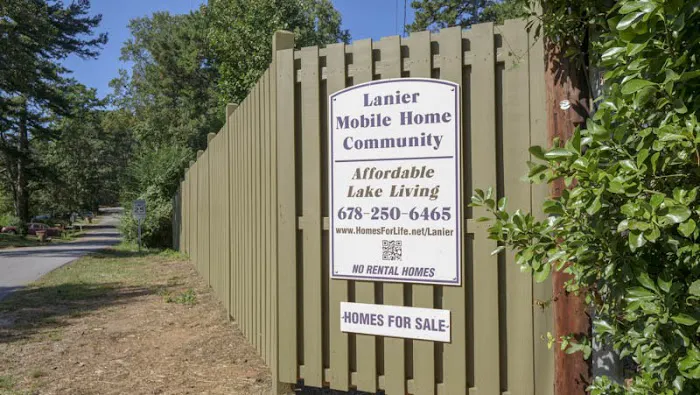 Lanier Mobile Home Community Picture 9