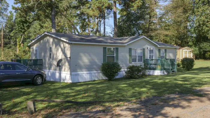 Lanier Mobile Home Community Picture 4