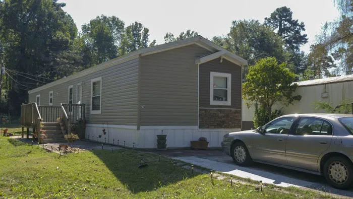 Lanier Mobile Home Community Picture 8