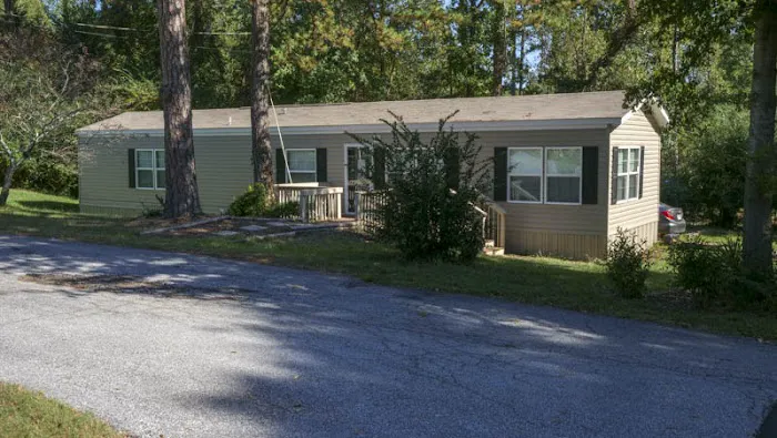 Lanier Mobile Home Community Picture 3
