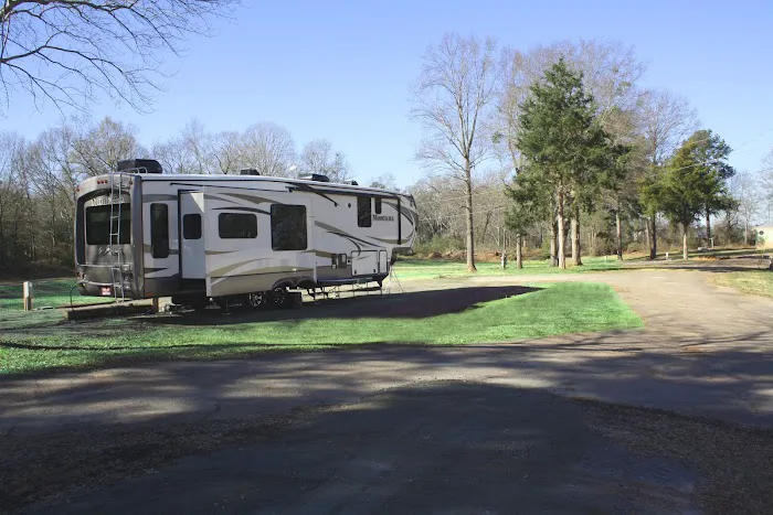 North Atlanta RV Park Picture 4