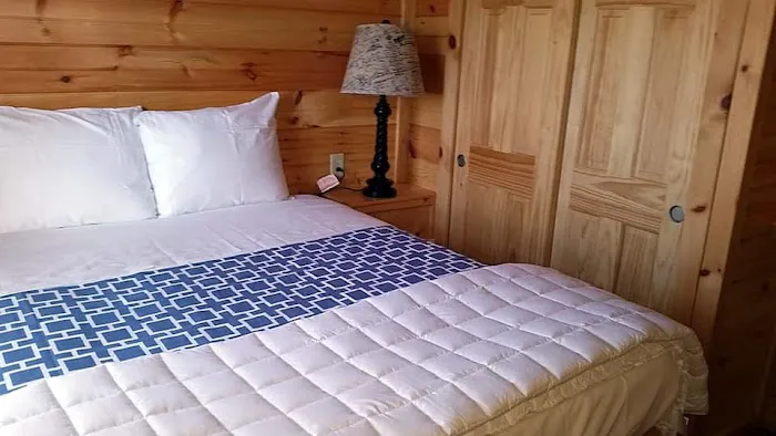 Fayetteville RV Resort & Cottages Picture 4