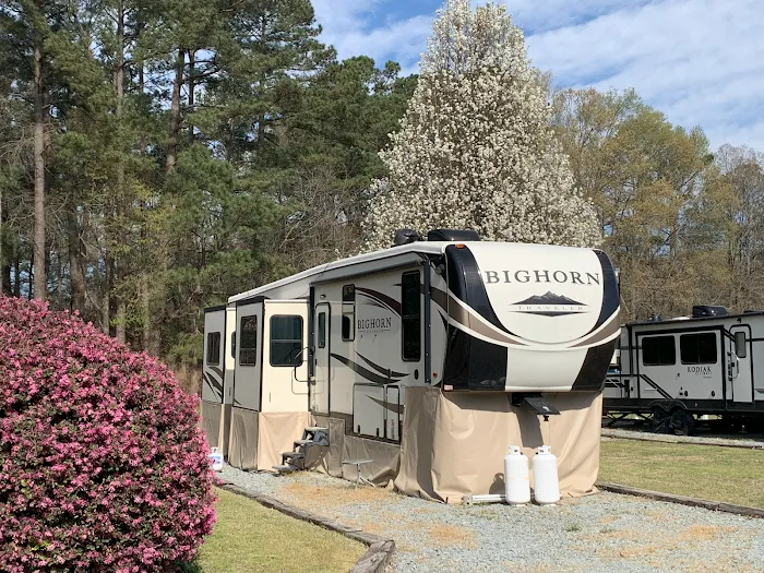 Fayetteville RV Resort & Cottages Picture 8