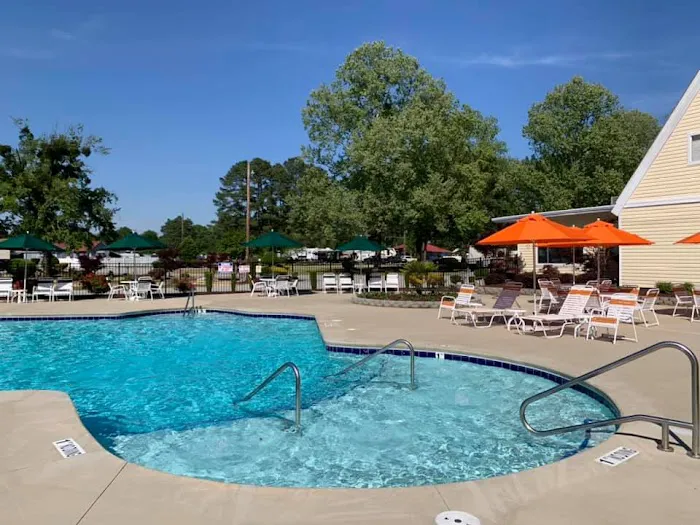 Fayetteville RV Resort & Cottages Picture 5
