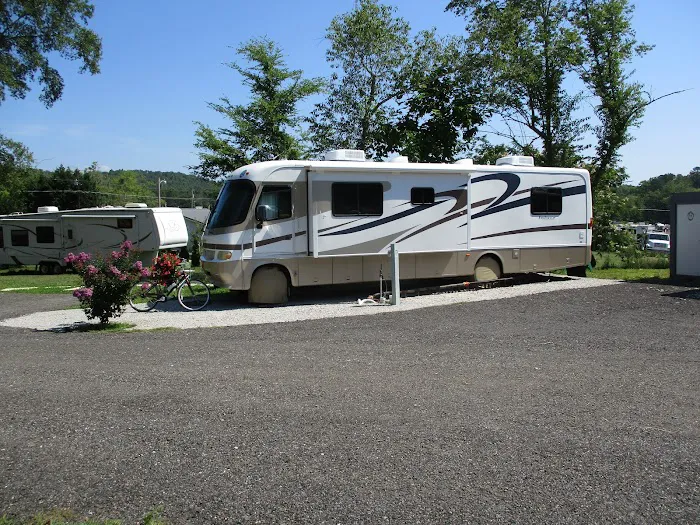Alan Schneider's Bayside Marina and RV Park Picture 6