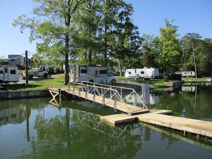 Alan Schneider's Bayside Marina and RV Park Picture 8
