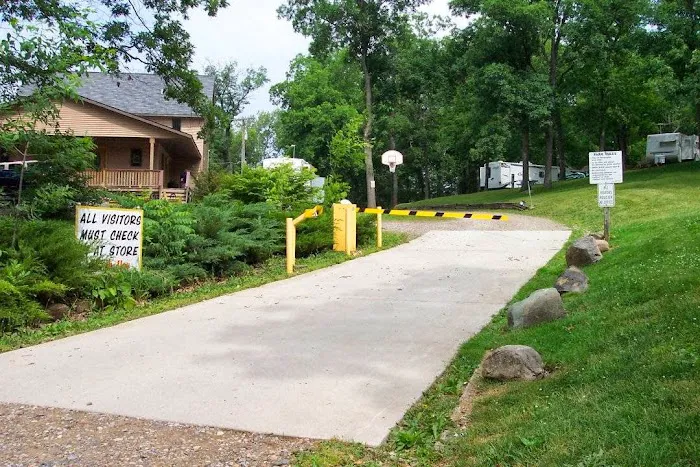 Hilltop Campground Picture 9