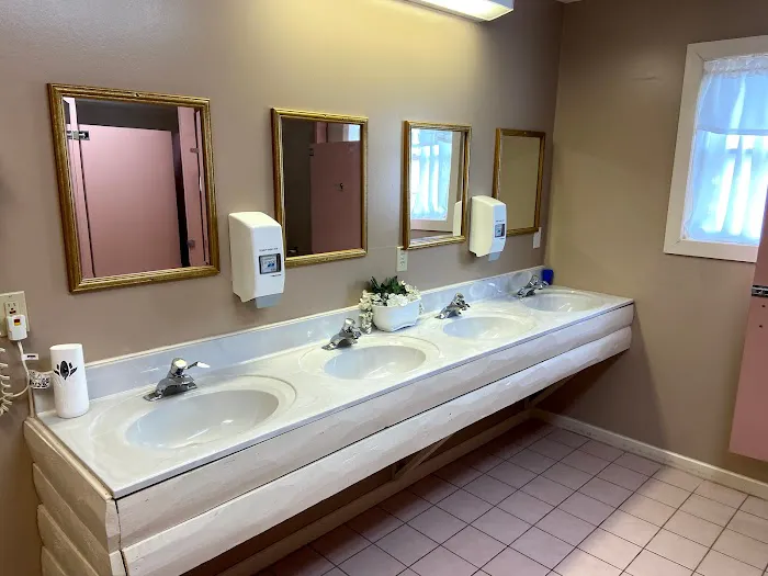 Fireside Resort RV Park Picture 2