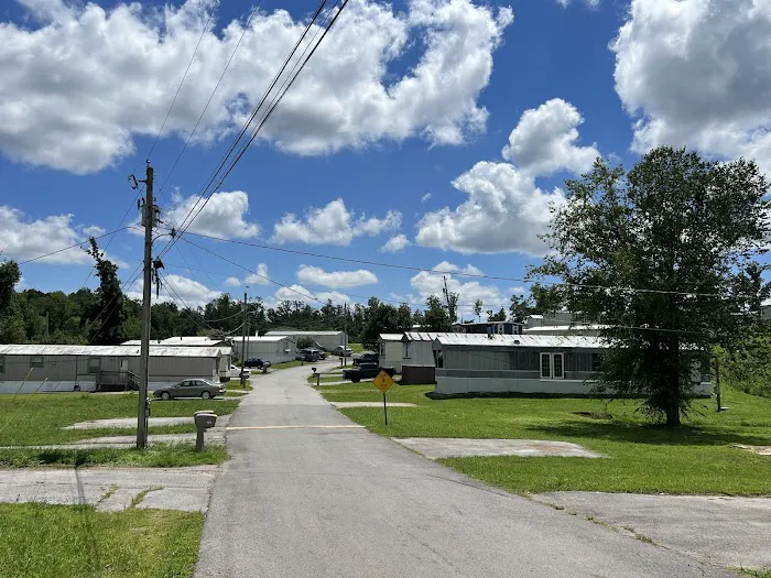 Auburn Hills Mobile Home Park Picture 4