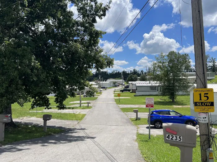 Auburn Hills Mobile Home Park Picture 10