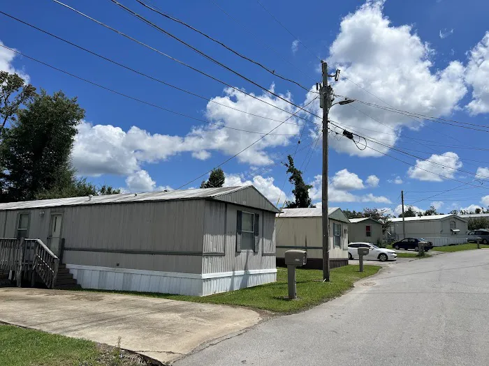 Auburn Hills Mobile Home Park Picture 1