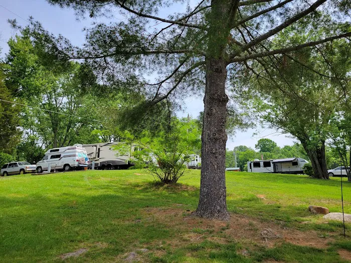 Lazy Llama Campground Picture 10