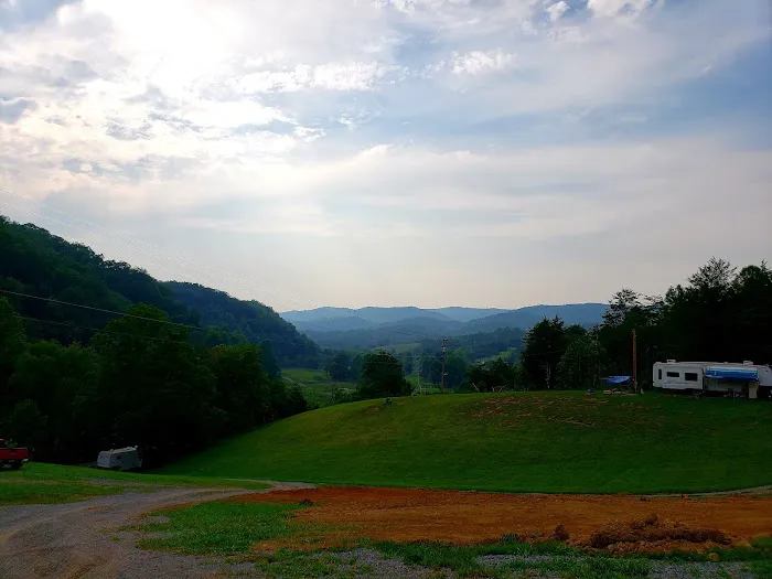 Out on the creek Rv park Picture 6