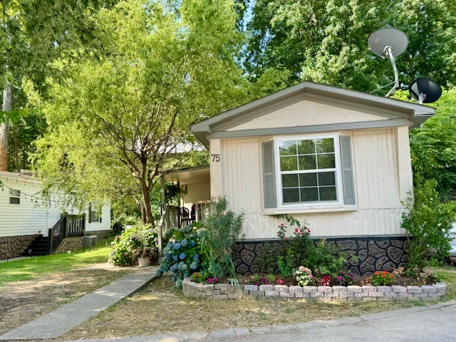Central Mobile Home Village Picture 9