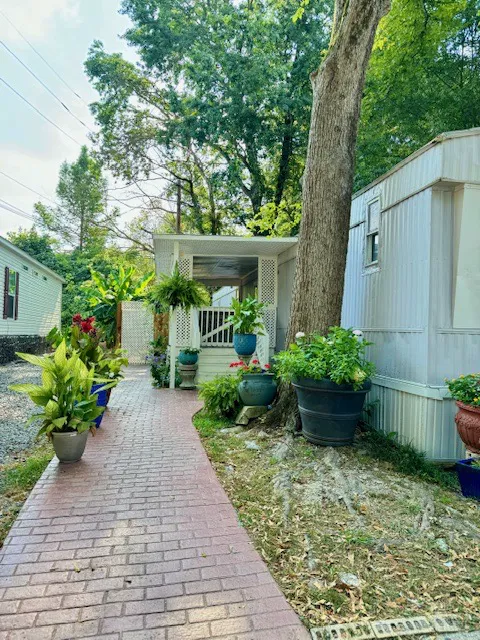 Central Mobile Home Village Picture 7