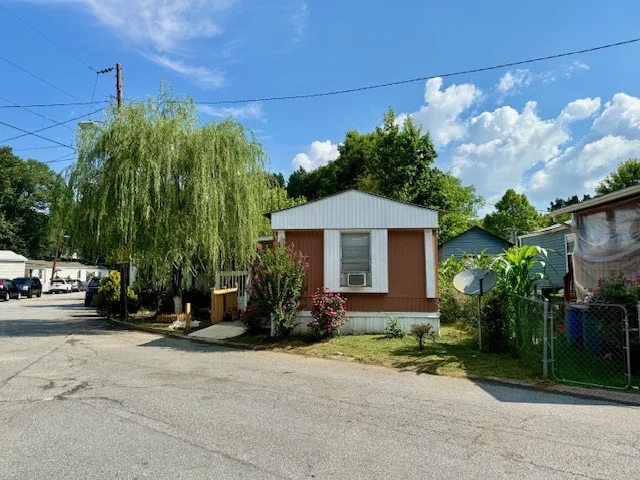 Central Mobile Home Village Picture 10