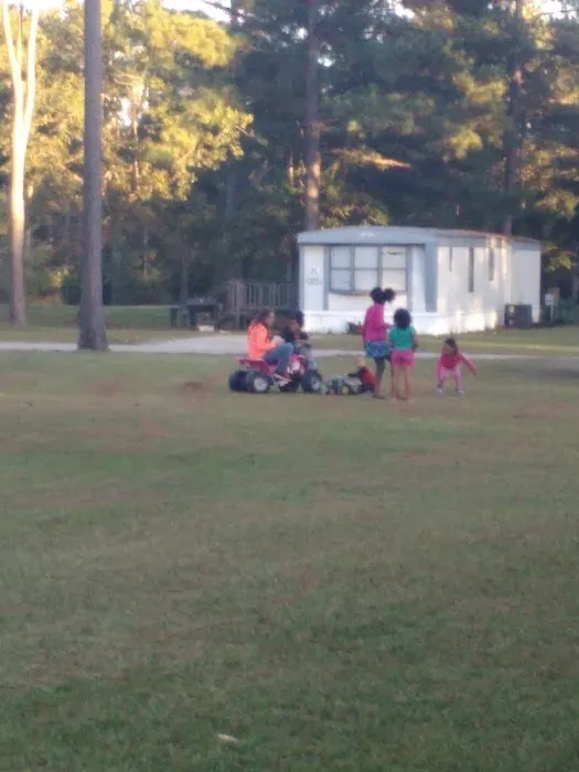 Wood Creek Mobile Home Park Picture 2