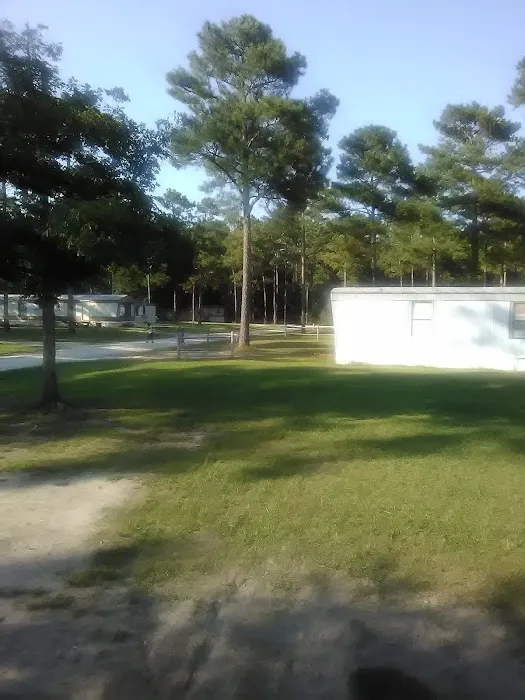 Wood Creek Mobile Home Park Picture 3