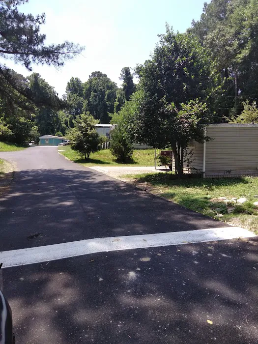 Forest Valley Mobile Home Park Picture 7