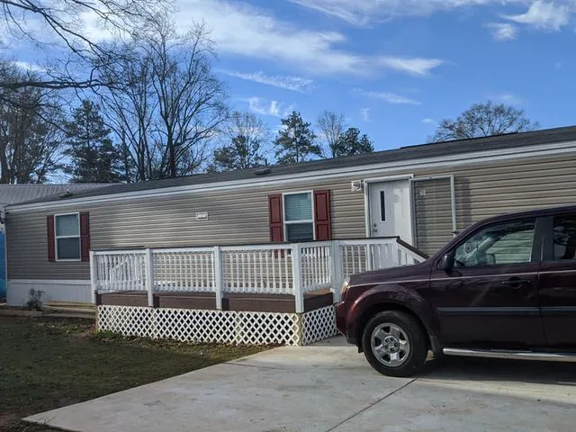 Hill Crest Plaza Mobile Home Community Picture 10