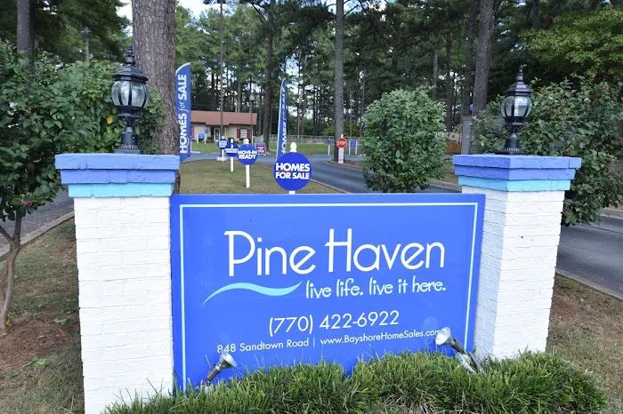 Pine Haven Manufactured Home Community Picture 3