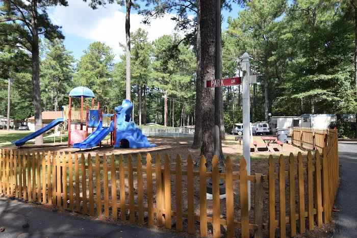 Pine Haven Manufactured Home Community Picture 6