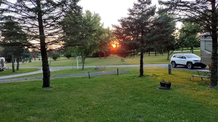 Shipshewana North Park Amish Log Cabin Lodging & Campground Picture 6