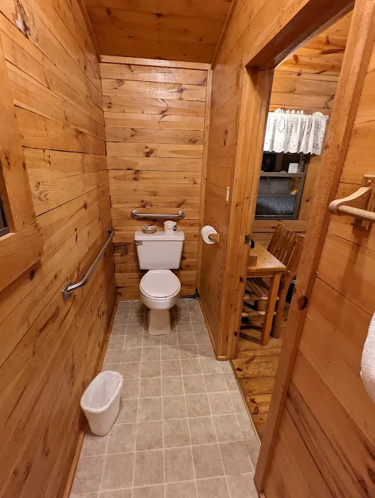 Shipshewana North Park Amish Log Cabin Lodging & Campground Picture 5
