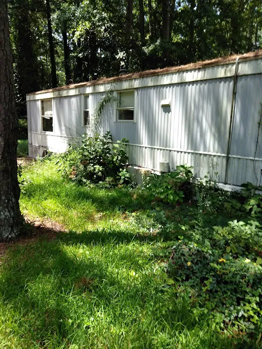 Pine Hills Mobile Home Park Picture 2