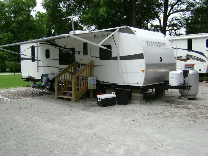 Bridgeton RV & Mobile Home Village Picture 7