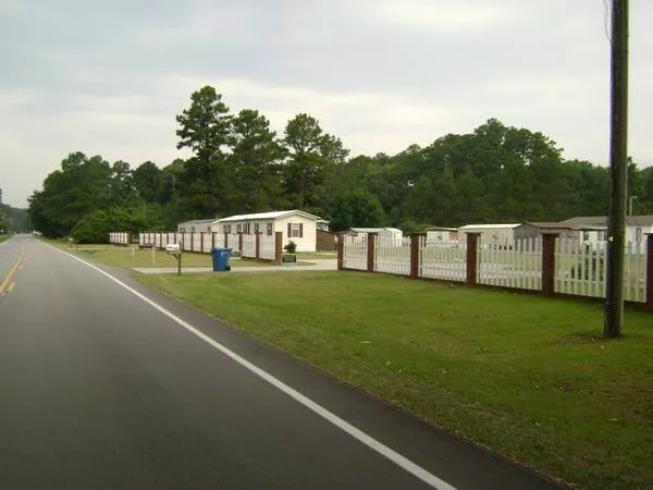 Broad Creek Mobile Home Park Picture 2