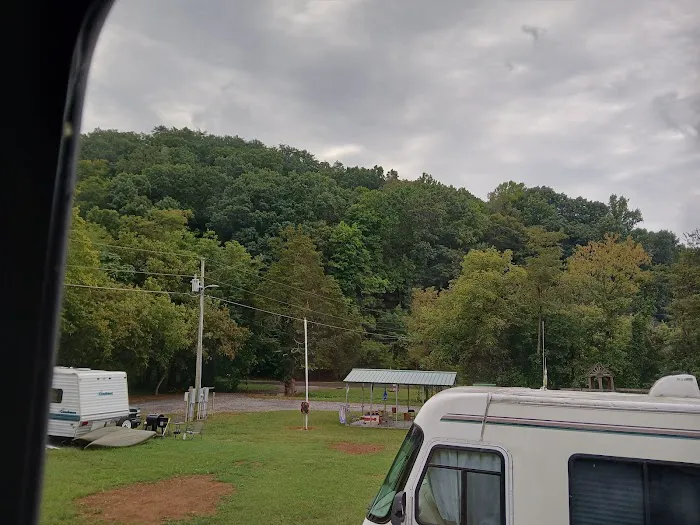 Creekside by the Lake Campground Picture 3