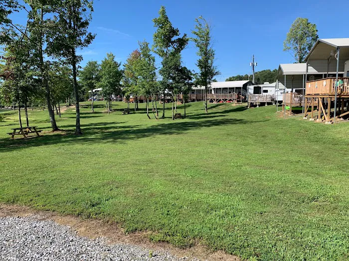 Webb's Lakefront Campground Picture 5